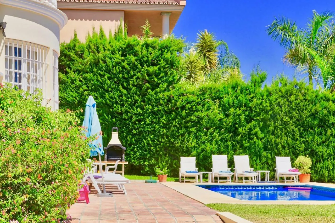 Villa Las Palmas Sleeps 10 Mijas